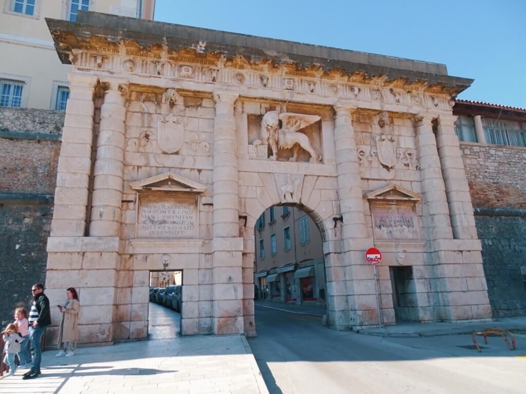 what to see in zadar by car
